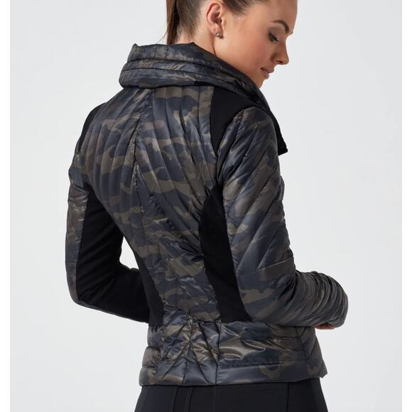 Blanc Noir Womens Small S Green Black Motion Panel Puffer Camo Print Thumbholes - Picture 16 of 16